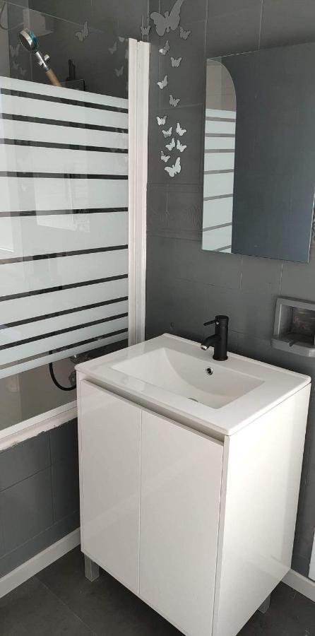 Appartement 2 Chambres Spacieuses Avec Terrasse Brouckerque Esterno foto